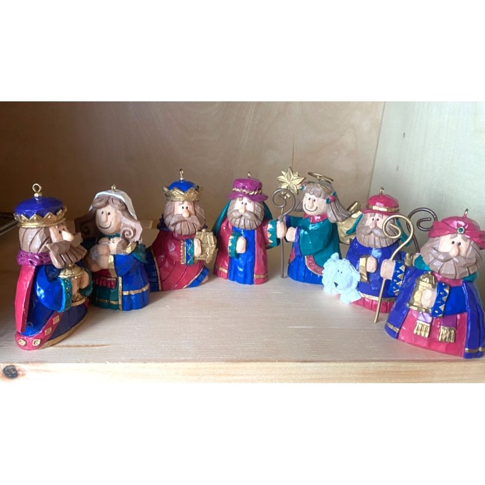 Nativity Figurines Jesus and Mary Christ Holly rustic resin 7pc